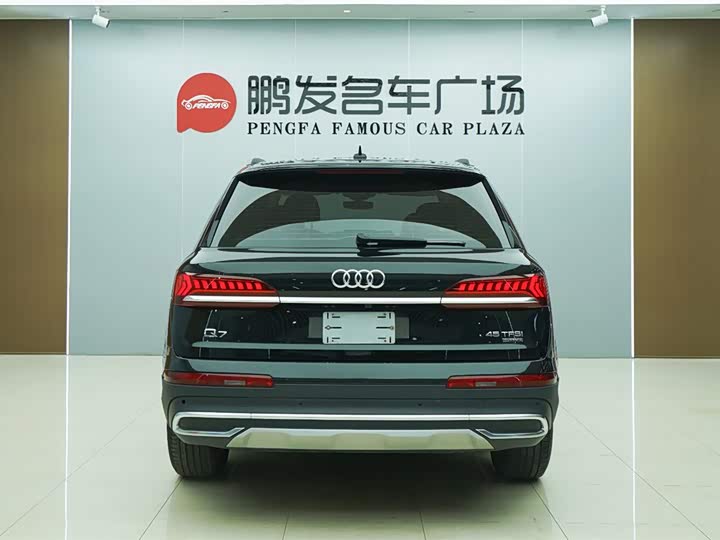 Фото 16 - Audi Q7