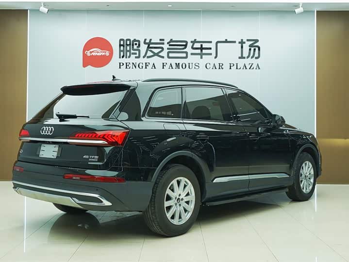 Фото 17 - Audi Q7