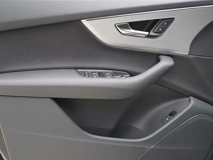 Фото 5 - Audi Q7