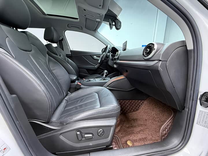 Фото 10 - Audi Q2L