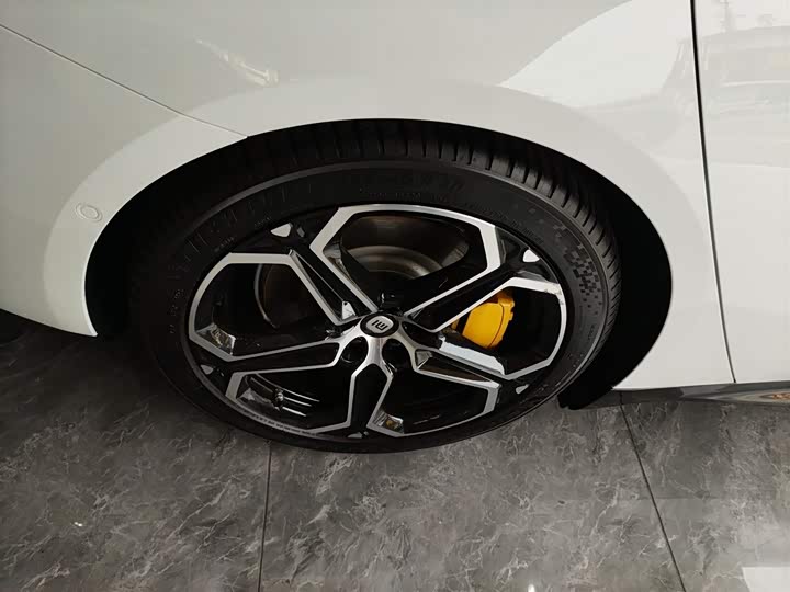 Фото 26 - Xiaomi SU7