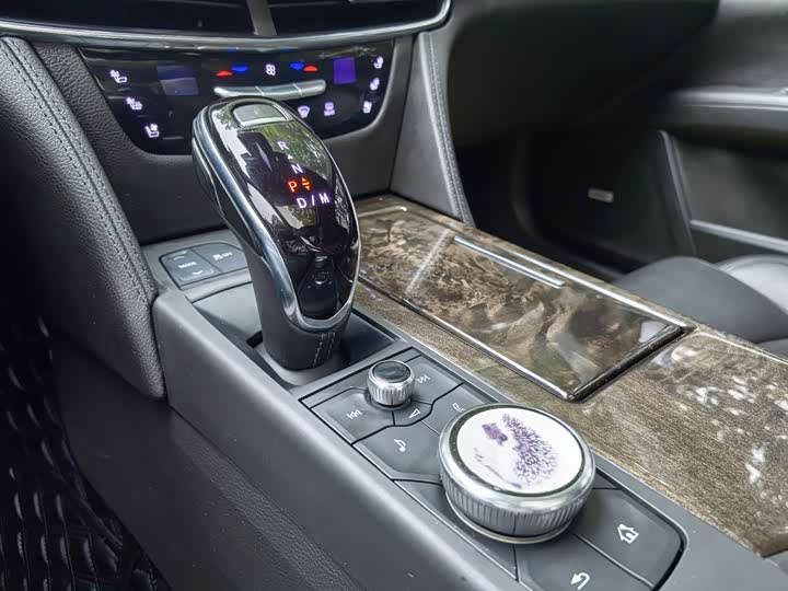 Фото 23 - Cadillac CT6