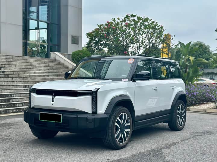 Фото 1 - Chery iCar 03