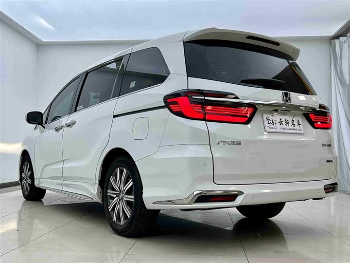 Фото 4 - Honda Odyssey