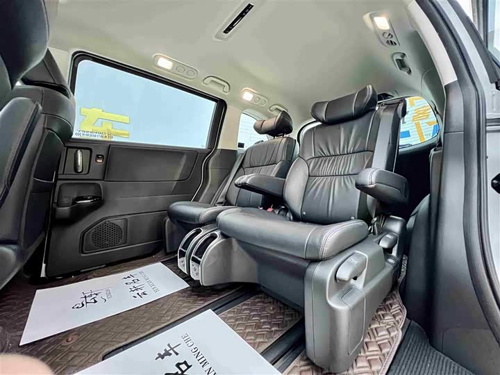 Фото 9 - Honda Odyssey