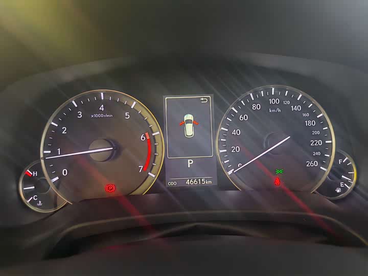 Фото 23 - Lexus RX