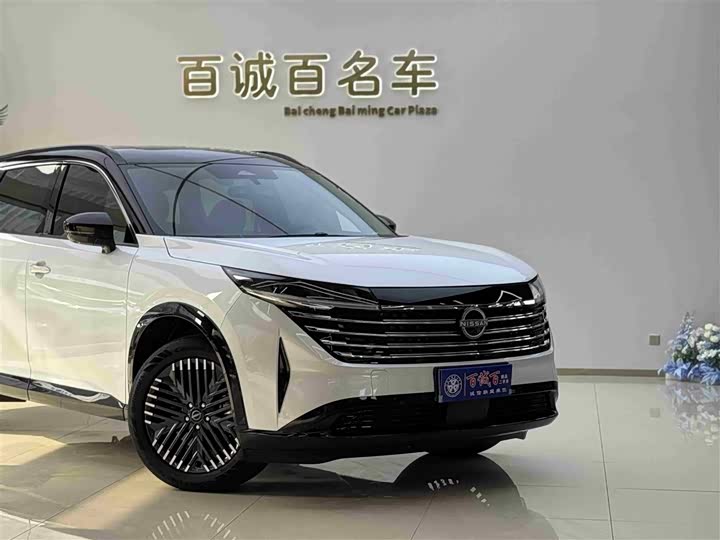 Фото 4 - Nissan Pathfinder