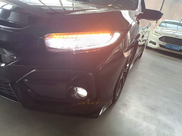 Фото 24 - Honda Civic