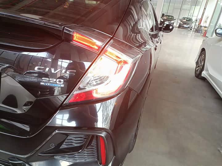 Фото 8 - Honda Civic