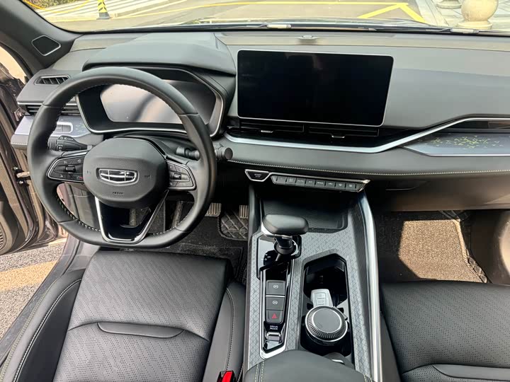 Фото 4 - Geely Preface