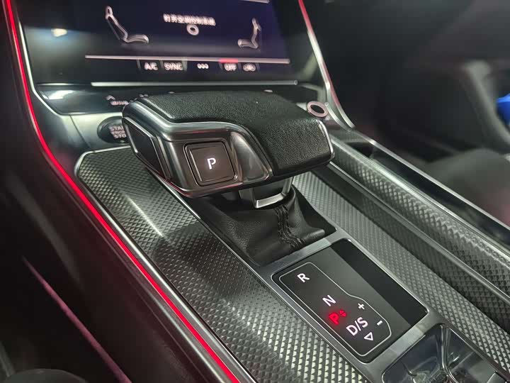 Фото 11 - Audi A6L