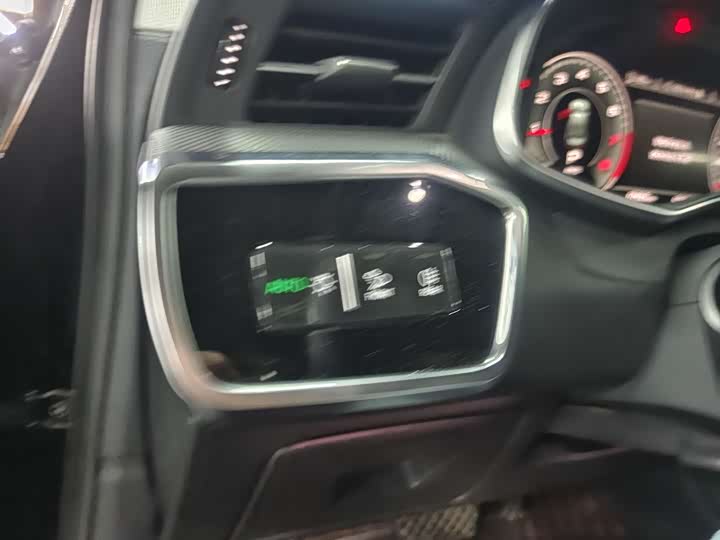 Фото 12 - Audi A6L