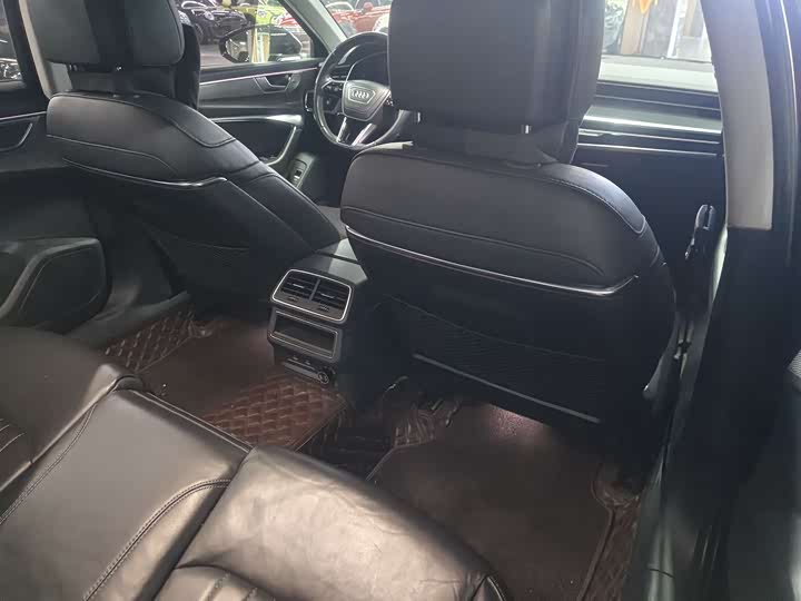 Фото 6 - Audi A6L