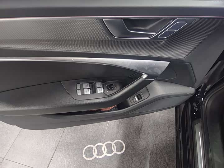 Фото 7 - Audi A6L