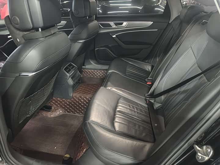 Фото 9 - Audi A6L