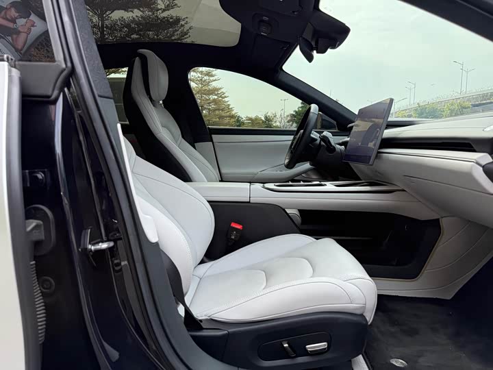 Фото 14 - Xiaomi SU7