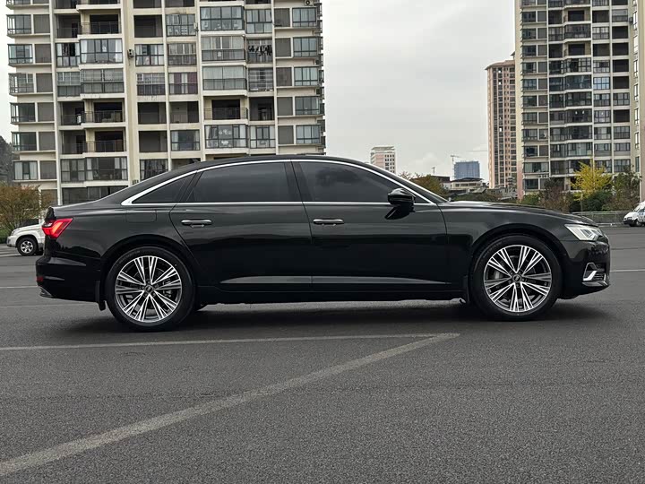 Фото 4 - Audi A6L