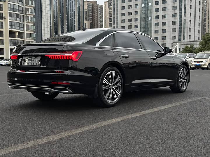 Фото 5 - Audi A6L