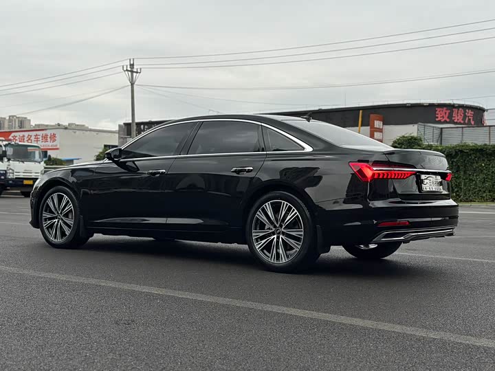 Фото 7 - Audi A6L