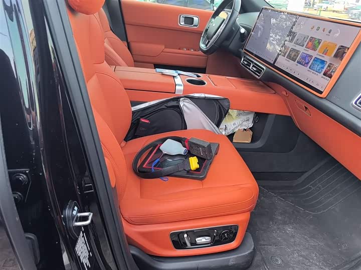 Фото 25 - LiXiang L8