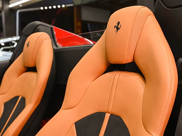 Фото 12 - Ferrari F8