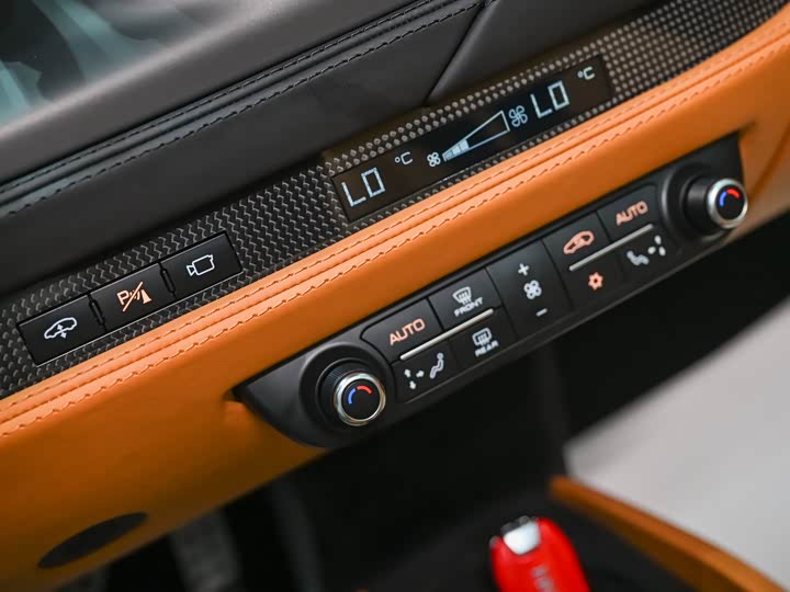 Фото 18 - Ferrari F8