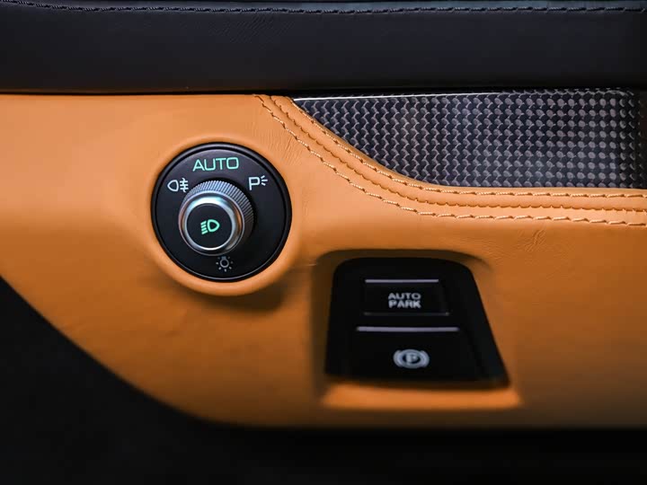 Фото 19 - Ferrari F8