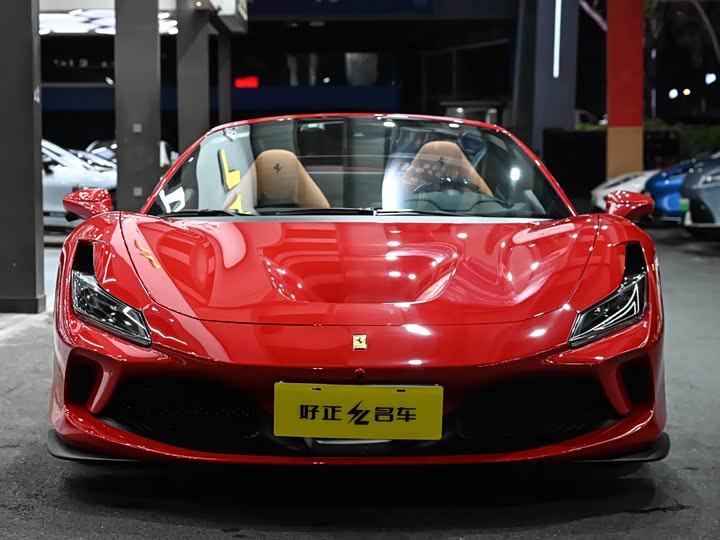 Фото 2 - Ferrari F8