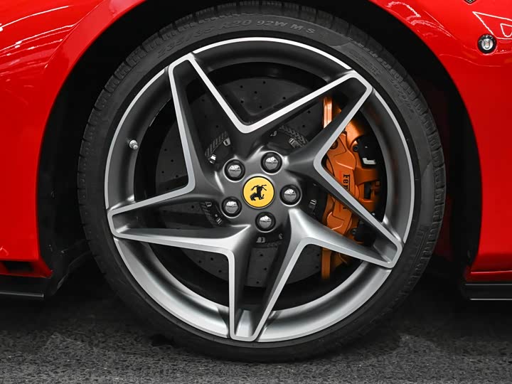 Фото 21 - Ferrari F8