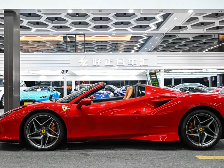 Фото 3 - Ferrari F8