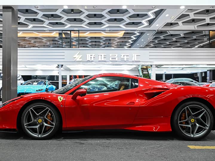 Фото 4 - Ferrari F8