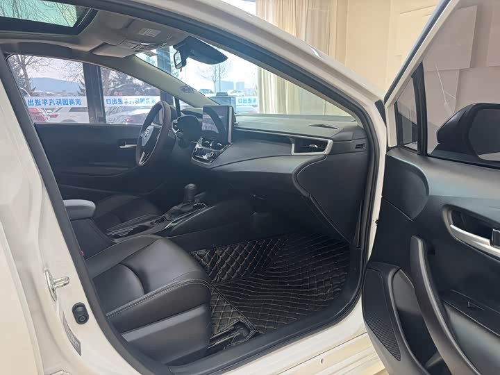 Фото 10 - Toyota Corolla