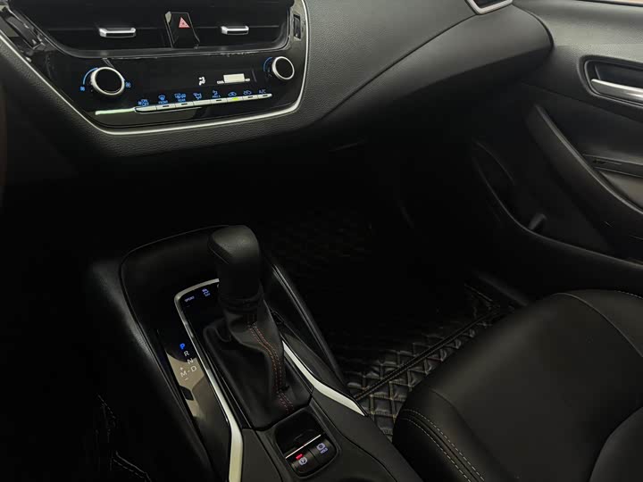 Фото 13 - Toyota Corolla