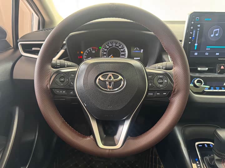 Фото 15 - Toyota Corolla