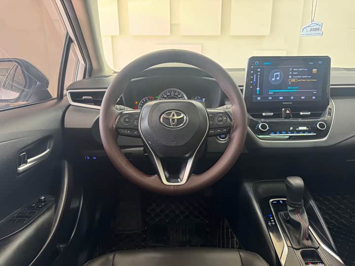 Фото 16 - Toyota Corolla