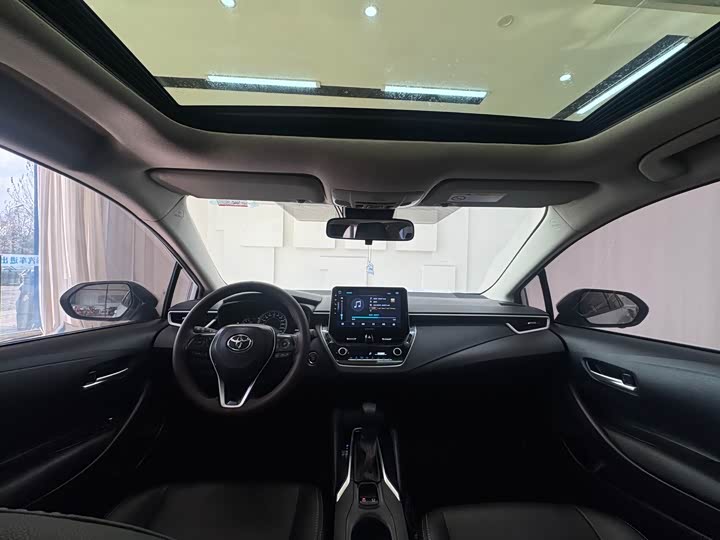 Фото 17 - Toyota Corolla