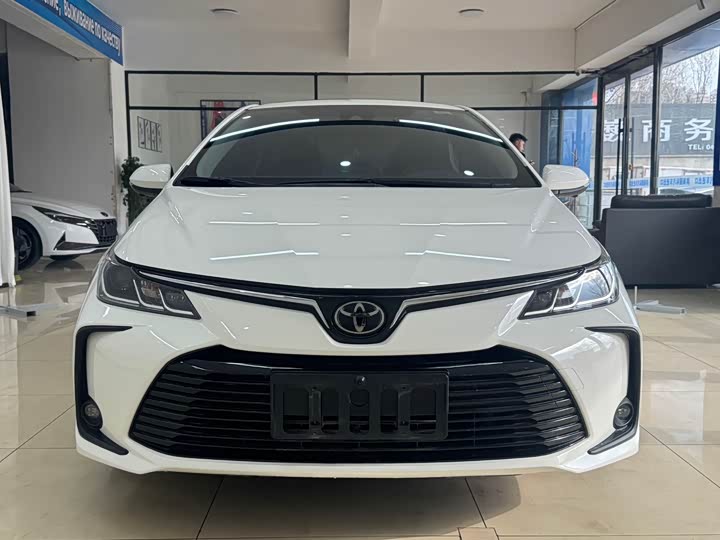 Фото 2 - Toyota Corolla