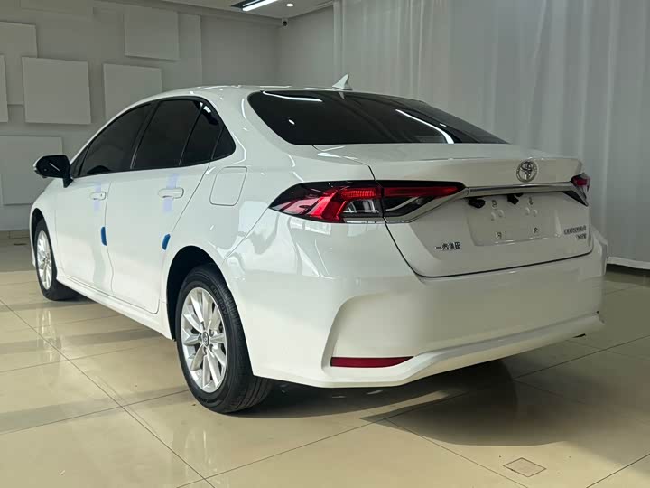 Фото 4 - Toyota Corolla