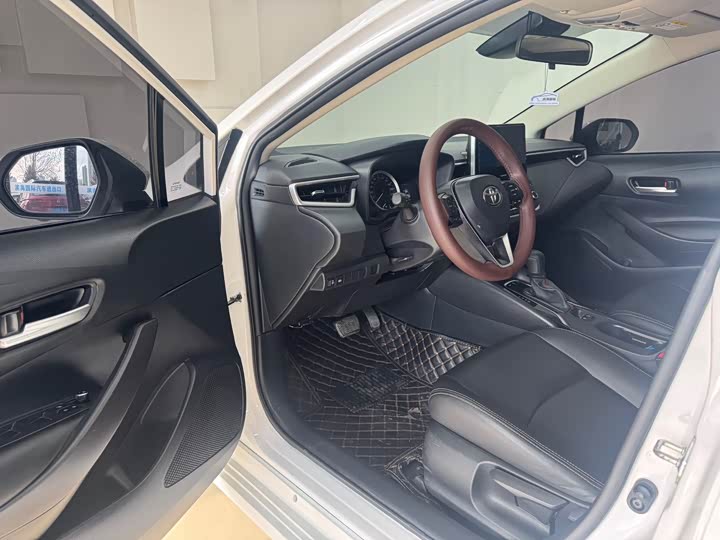 Фото 7 - Toyota Corolla