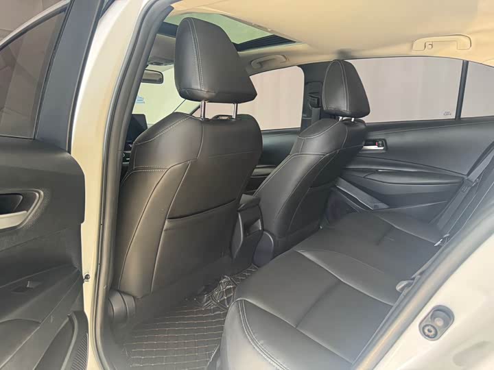 Фото 8 - Toyota Corolla