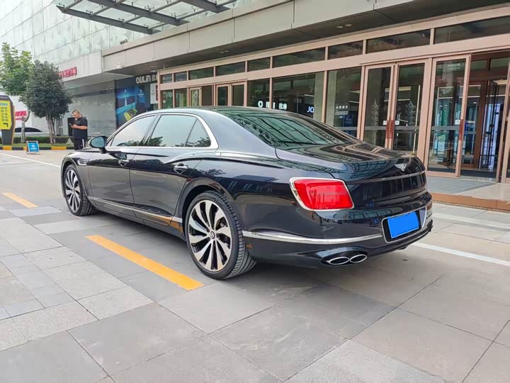 Фото 5 - Bentley Flying Spur