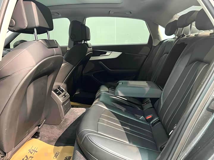 Фото 6 - Audi A4L