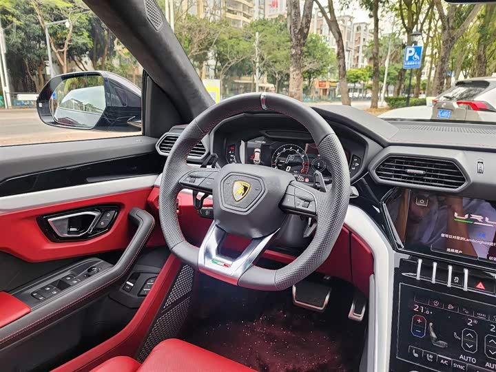 Фото 4 - Lamborghini Urus