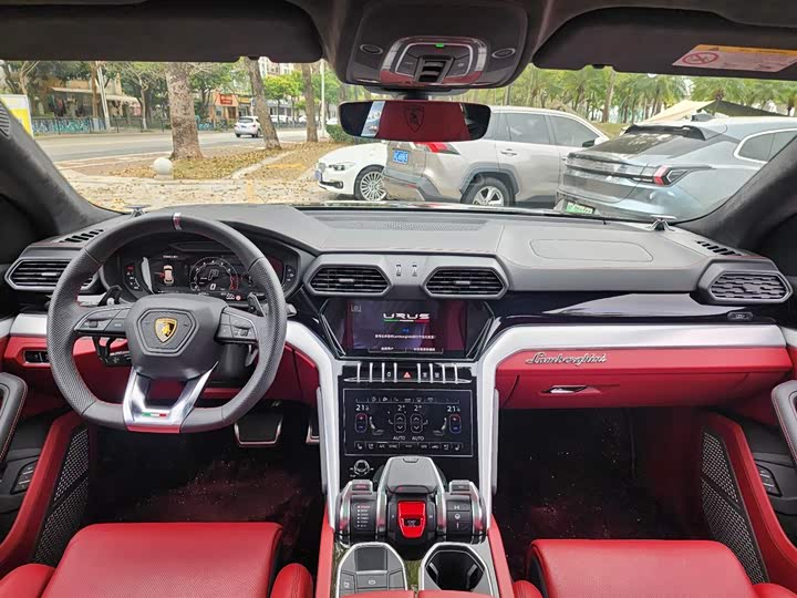 Фото 6 - Lamborghini Urus