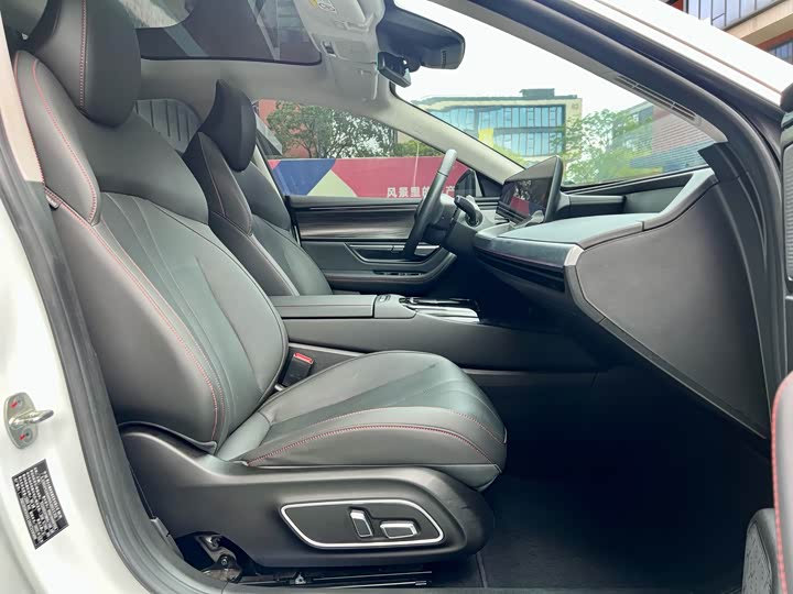 Фото 10 - XPeng P7