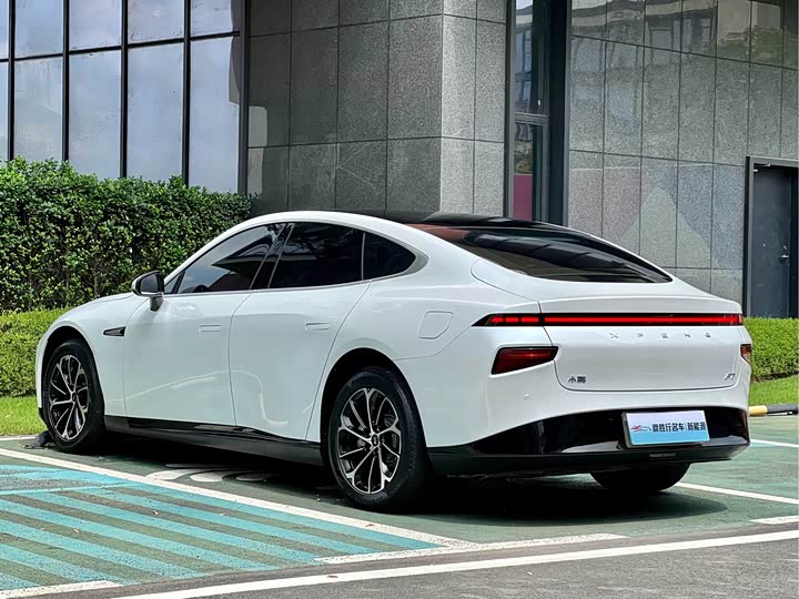 Фото 4 - XPeng P7