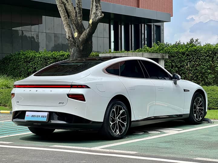 Фото 6 - XPeng P7