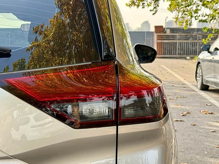 Фото 11 - Nissan X-Trail