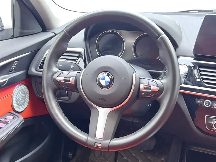 Фото 17 - BMW 1 Series