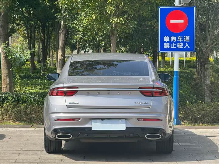 Фото 4 - Geely Preface